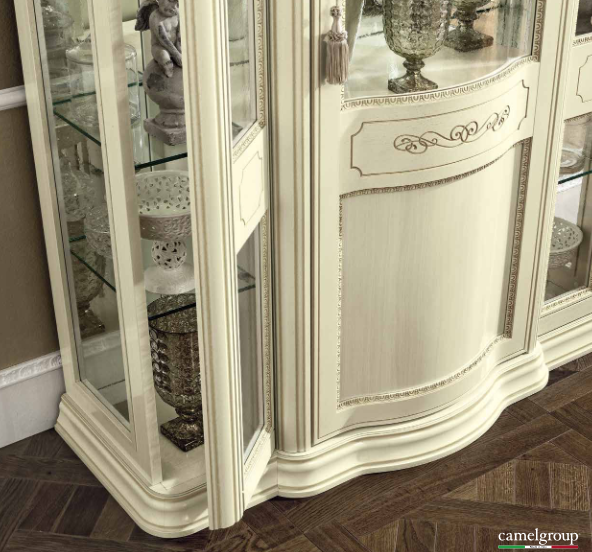 Витрина трёхдверная узкая Torriani Avorio