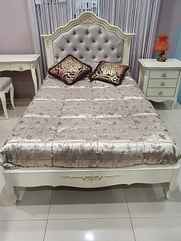 Кровать с мягким изголовьем Romantic Gold